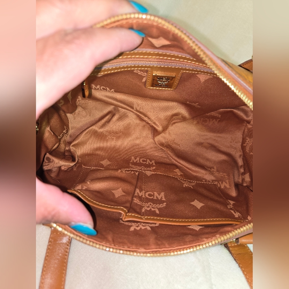 💯 Authentic MCM Visetos Leather Barrel Bag Cognac - Picture 6 of 15